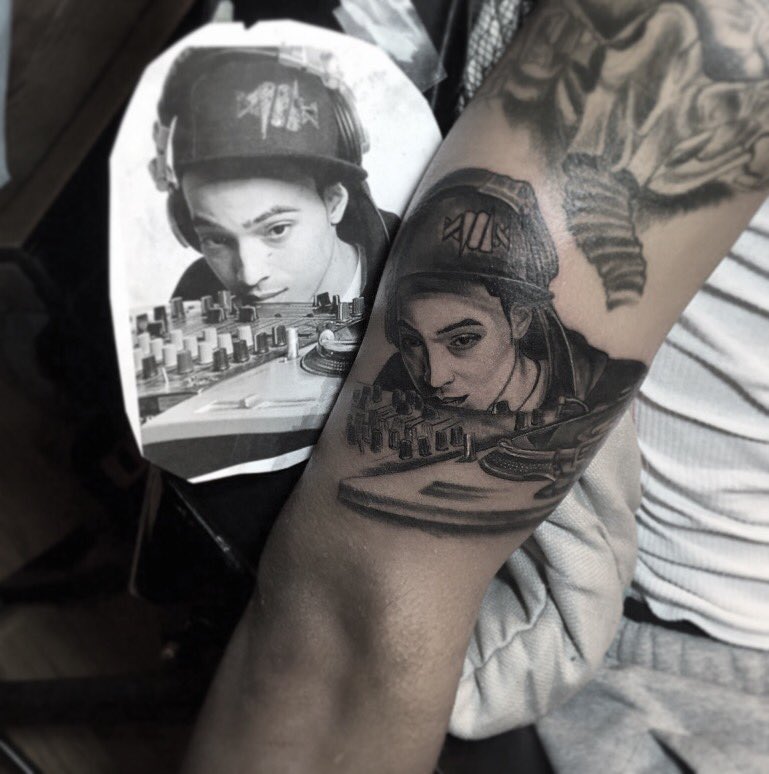 KatTatGirl's tweet photo. Today I got to start a tattoo of one of the most influential people in Chicago, DJ Timbuck2. #RIP #TimBuck2 https://t.co/yiRzn42Mdq