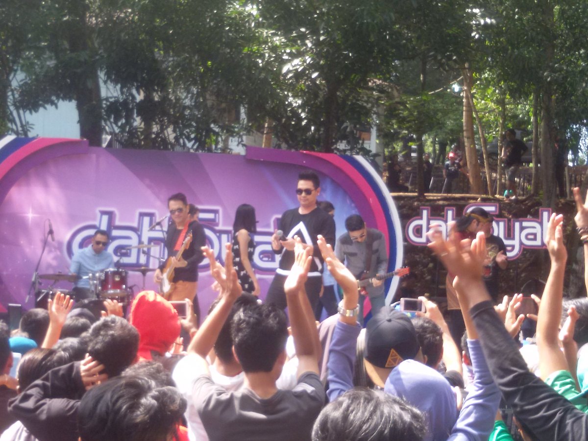 Perform <a href="/ADA_INDONESIA/">ADA BAND</a> "Kucuri Lagi Hatimu" #dahSyatKepoin7MH