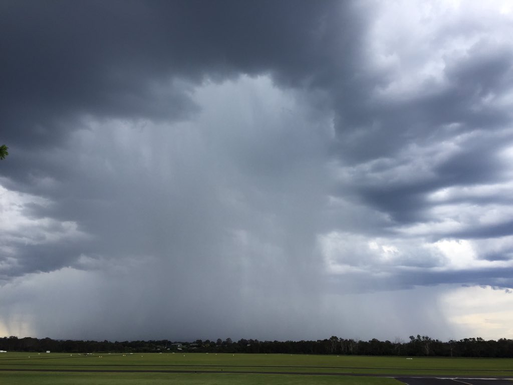 KatoExpress's tweet photo. #SydneyStorms #Camden #Airport #YSCN @SkyWeatherAUS https://t.co/NTaT568pzT