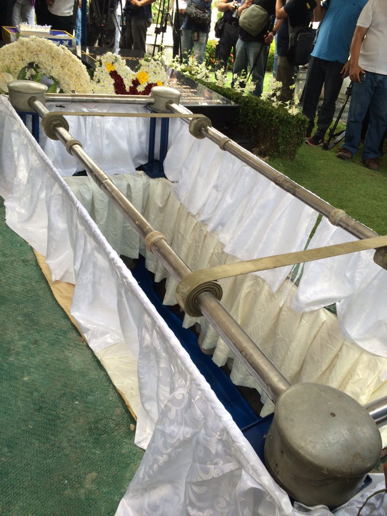 PHOTOS Scenes at Kuya Germs' funeral at Loyola Memorial Park, Marikina