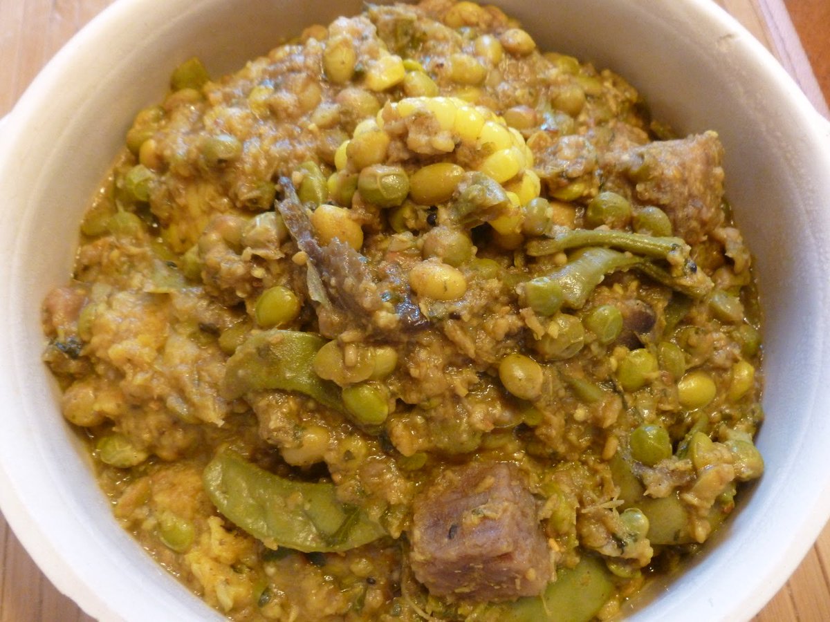aapnuamdavad's tweet image. Happy #NationalUndhiyuDay to all #amdavadis! ☺
Do share your Lunch pics using #ShowcaseUttarayan, we'll RT it. 😋