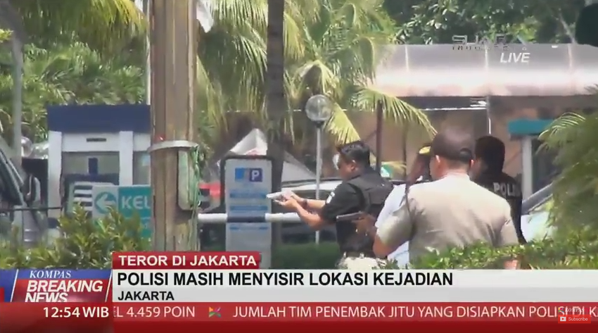 Update your info about #TerorJakarta. Watch our LIVE Streaming youtube.com/watch?v=qtvMIS… #PrayForJakarta