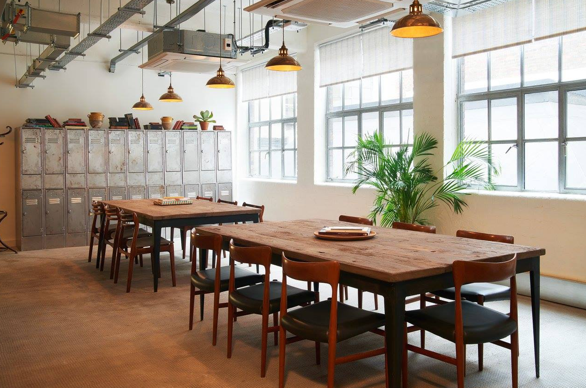 entropyandco's tweet photo. Pretty Sick Co-working Space in London @sohoworks #sohoworks #coworking #creative #coworkingspace #london https://t.co/F0N9EJnVzP