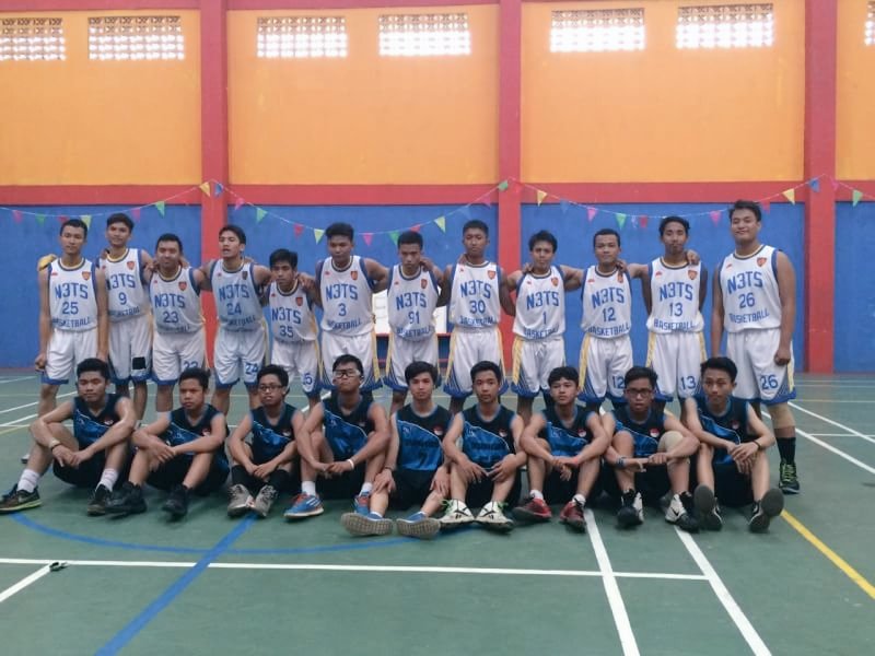 TMCup16's tweet photo. Telah berlangsung pertandingan basket putra antara SMA Dharma Karya melawan SMA 3 Tangerang Selatan!👬🙌🏀 https://t.co/csEJYWFLoS