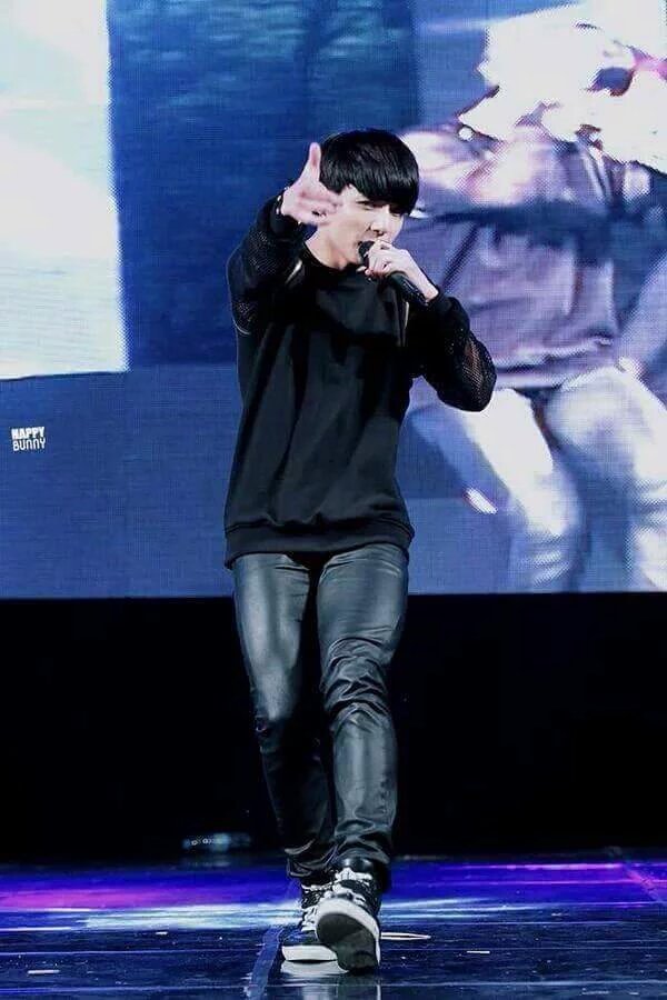 speakyourself on Twitter: "But fr Jungkook has insanely muscular legs