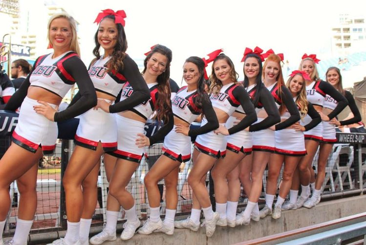 jennaaaschrammm's tweet image. Never been more excited for College Nationals with my family💪🏼❤️☝🏽🏆 #howbaddoyouwantit #diyf #oneteamtworings