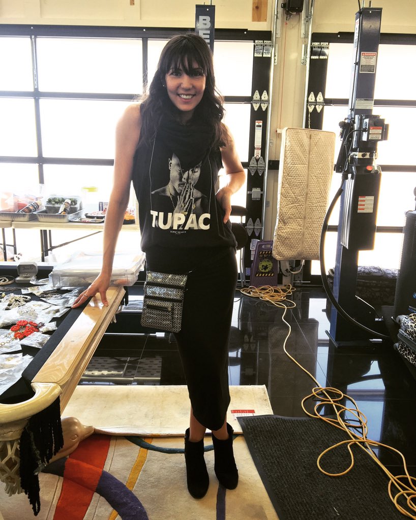 _LousyRich's tweet photo. #LousyRich on-set..#MusicVideo! #privatelocation #FashionDesigner #JewelryDesigner #Instafashion #elevatededge #LR🎀 https://t.co/4Lvt24keXz