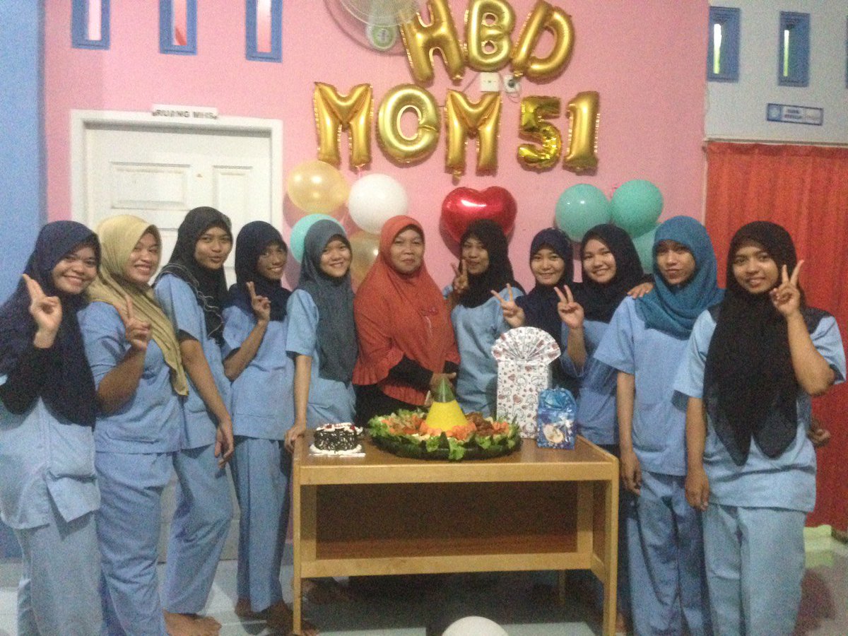 Birthdayparty..bidan Dince😘😚😘our mom..#BirthdayGift