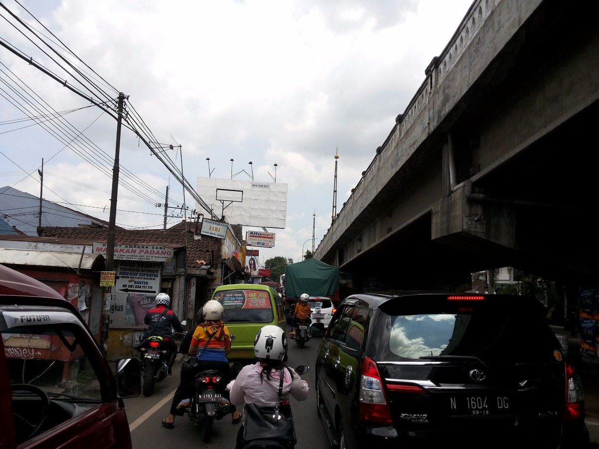 Pukul 14.32 wib arjosari mengalamai kemacetan panjang-charda-bc7#Traffic <a href="/Edunewsfm/">EDUNEWS FM RADIO</a> <a href="/official_itv/">Indonesiatv</a>