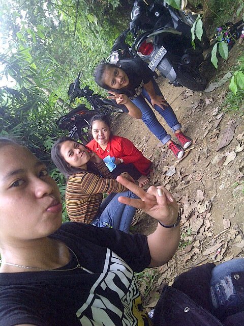 RegarTan's tweet photo. Trip with friends #desa https://t.co/GXlCp6G7lp