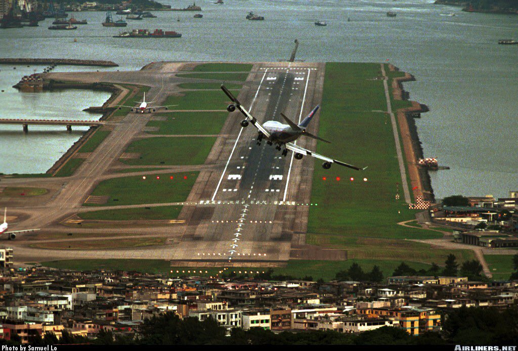 LHRsimCentre's tweet photo. Have you ever wanted to land a 747 into Kia Tak, at Heathrow  flight Simulator Centre we can make this possible. https://t.co/UEimrZIbpT