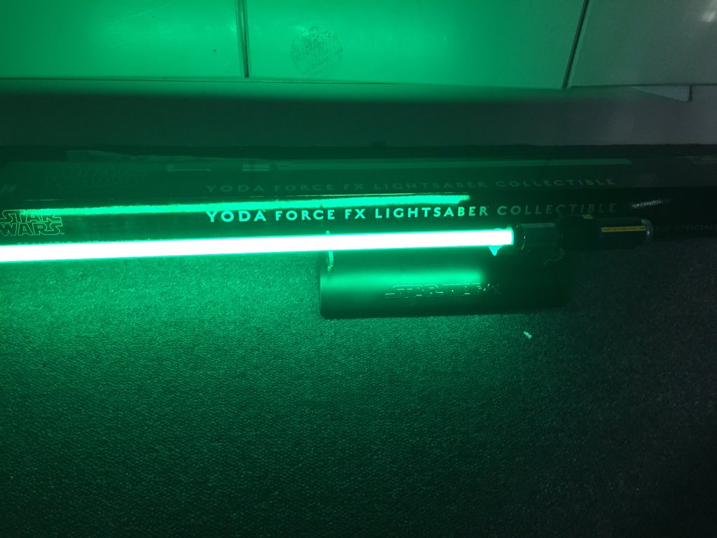 SuprLeaderSnoke's tweet photo. FOLLOW &amp; RT TO WIN - Yoda Master Replica's Force FX LightSaber -Global Postage. #Competition #StarWars #Lightsaber https://t.co/fMSeG4Uabk