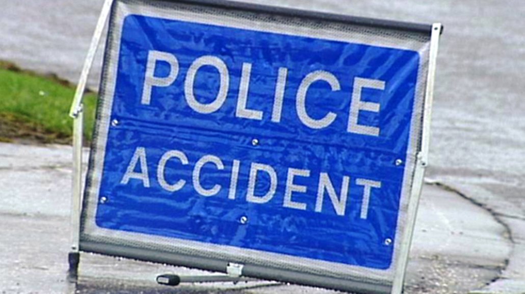 News from #Yeovil: Yet another car smash on Abbey Manor <a href="/DSFireUpdates/">Devon and Somerset Fire and Rescue Service</a> <a href="/ASPolice/">Avon and Somerset Police</a> bit.ly/1P2zwKt