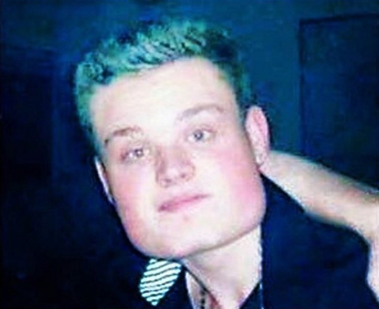 CauseWereGuys's tweet photo. This the guy that didn't come when his friends said "be there or be square" https://t.co/0FDyROmCaX