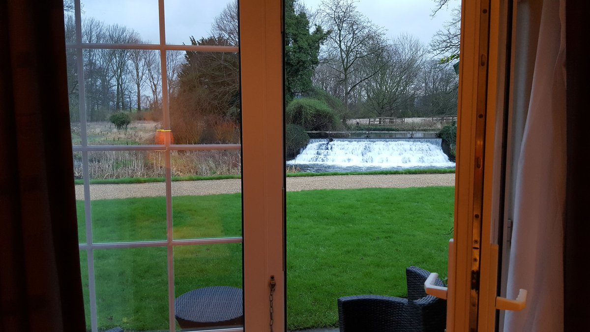 girlygirlsoph's tweet photo. Such a beautiful view from our room .. I could get used to this #champneysspa @champneys xxx https://t.co/V3Dz5P9KRd