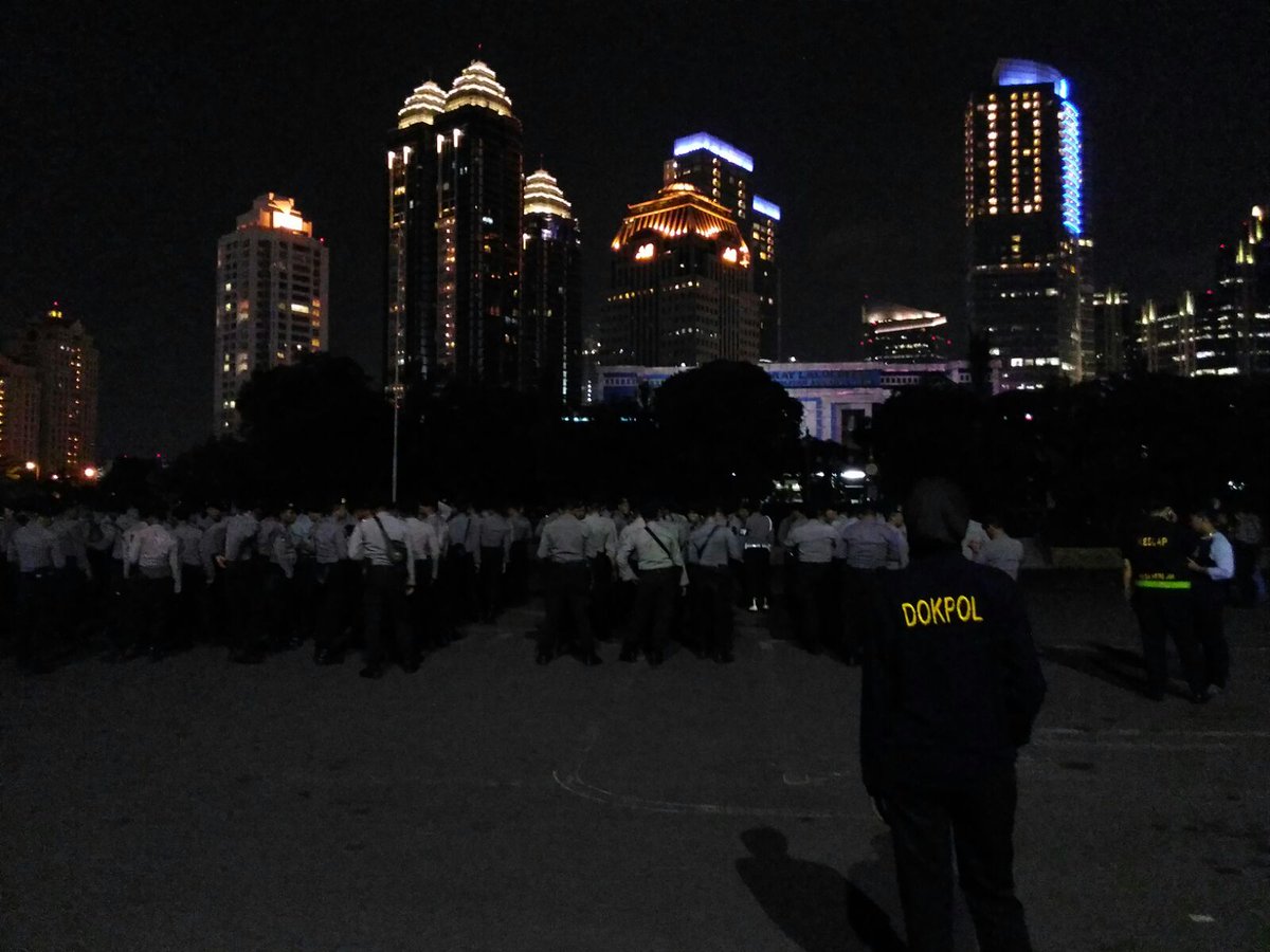 TMCPoldaMetro's tweet photo. 21:21 Apel persiapan Patroli Cipta Kondisi mencegah Guantibmas Wilayah Hukum Polda Metro Jaya https://t.co/YULA2yfZ0i