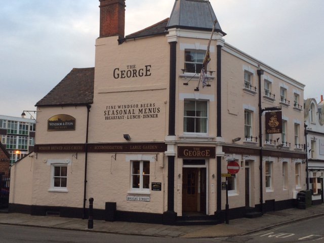 GeorgeInn_Eton's tweet photo. What do you think of the new signage? #GeorgeEton https://t.co/znRykkwlSD