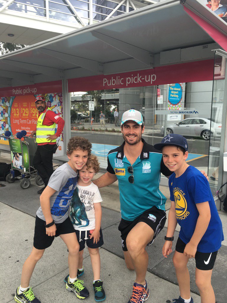 shades2233's tweet photo. #backyardlegends #ten #bbl05 #starsvsheat #bencutting https://t.co/XuFnyAJ0ts