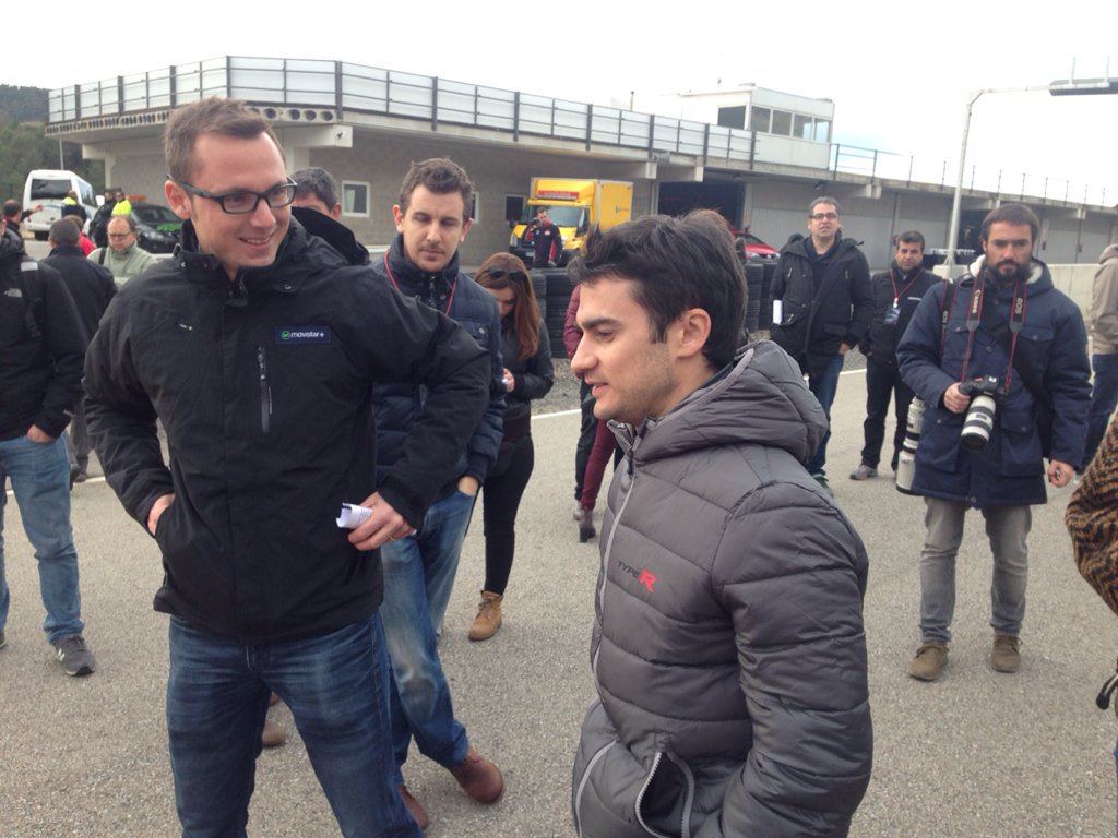 germax33's tweet photo. Hoy en @Parcmotor con @marcmarquez93 @26_DaniPedrosa y @HondaPrensa probando los #Civic #TypeR @motocuatro https://t.co/DKKS8UOuPR