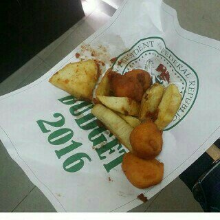 tobydonut's tweet photo. Nigerians tho😂😂😂😂but its not missing again na 😀😀😀 https://t.co/wLMF1Q7ILf