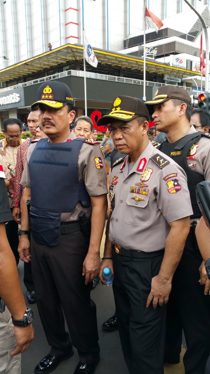 DI TKP TEROR BOM SARINAH
NEGARA TDK AKAN PERNAH TUNDUK DG TERORIS
SELURUH RAKYAT INDONESIA SIAP MELAWAN TERORIS