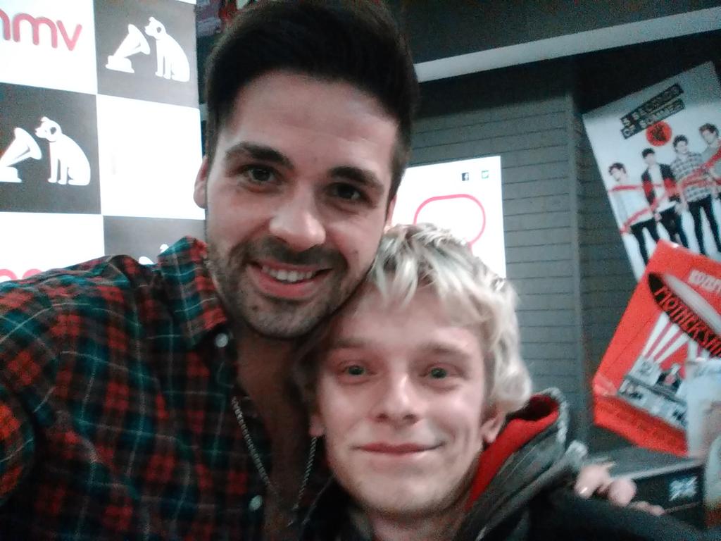 andyjls's tweet image. @BenHaenow follow me