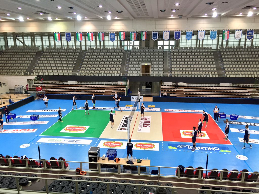 trentinovolley's tweet photo. #PalaTrento, la rifinitura mattutina pre #DelMonteCoppa in 4 clic https://t.co/HcDwlFJzpN