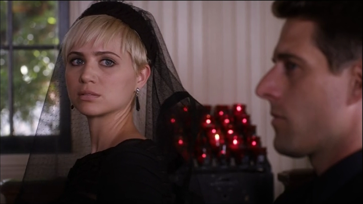 comicalcasey's tweet image. Start twerkin' like Miley, @angeljerianedue 😟 #PLL5YearsForward