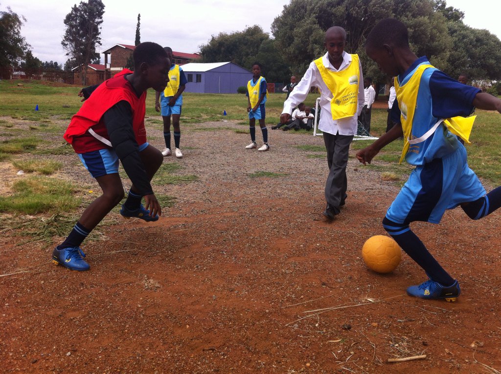 MichaelMGoldman's tweet image. #USFSportAfrica @USFSportMgt 5-a-side #DreamFieldsProject action in Soweto