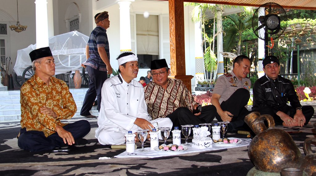 DediMulyadi71's tweet photo. kami imbau agar warga Purwakarta tetap tenang segera laporkan giat yang mencurigakan kepada pihak berwajib. https://t.co/MgdwgUe9uh