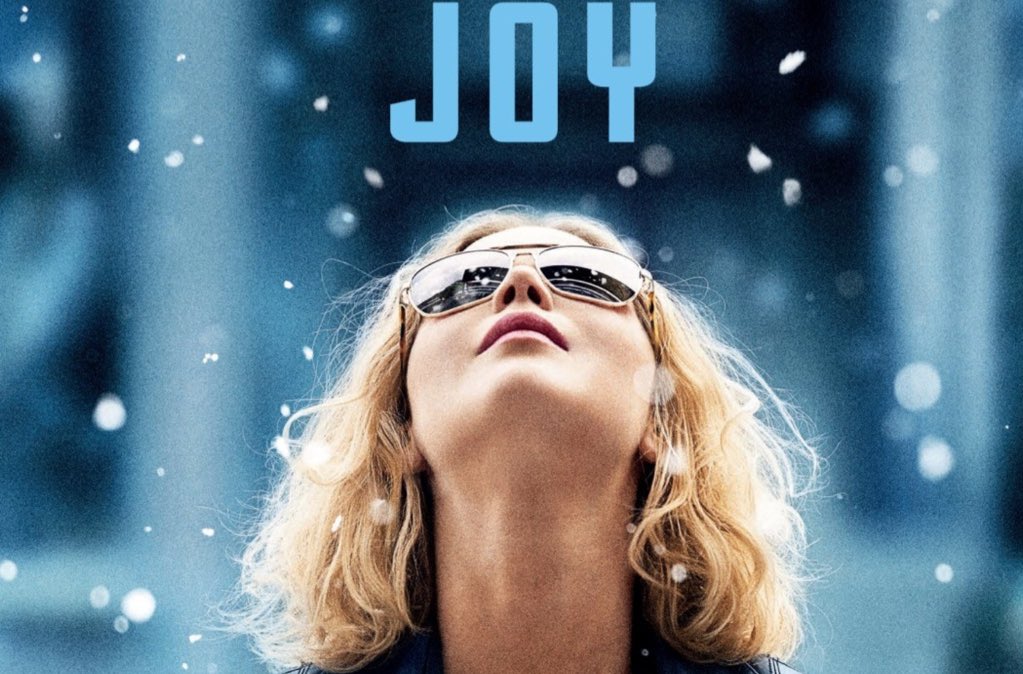 sgh8011's tweet photo. And Jennifer Lawrence does it again, rocking 'Caravan' by #RayBan in the snow #heatupwinter ๐๐โ๏ธ https://t.co/WTl24JVFbA