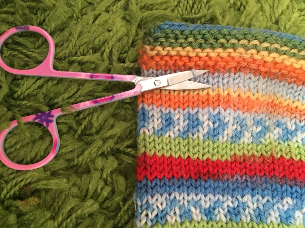 IngridBabbidge's tweet image. Snip, snip #shesgrownagain #wintermaking #knittingalterations