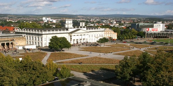 Der Friedrichsplatz ist mit 340 x 112 m einer der größten innerstädtischen Plätze Deutschlands #kasselfakten (kat) https://t.co/llSkEyj9x2