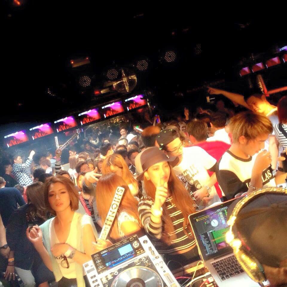 cxp_official's tweet photo. 1.23【土】平塚area
今回はSPECAL GUEST として
吉本興業からカラテカの入江！！
あいのりメンバーのDJ嵐！！
anniversary partyになっております！！そして新成人の男性1000円で女性は無料！！ https://t.co/uNSB0CwwSI