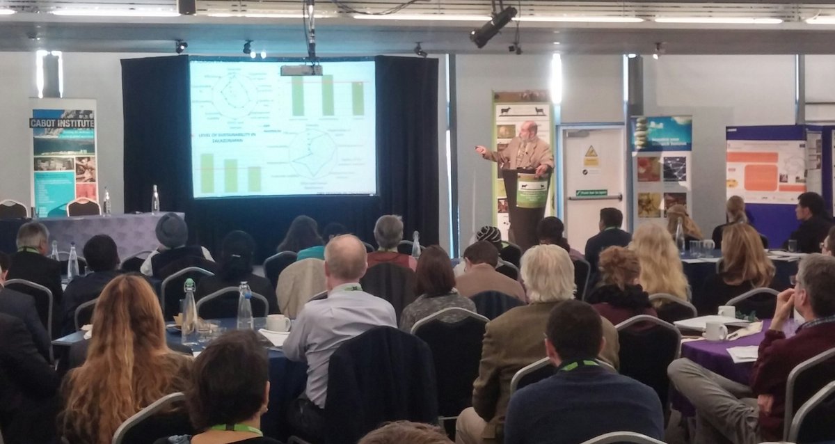 Sustock16's tweet photo. Dr Carlos Arriga-Jordan discussing the results of small scale dairy systems in Mexico #sustock16 #globalfarmplatform https://t.co/D8VS6q71oR