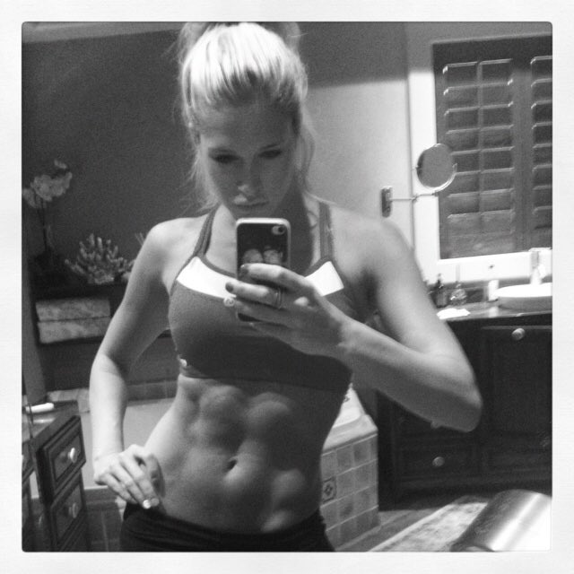 CassieSysko's tweet photo. Post workout pic #feelingfab #greatwaytostartofftheday https://t.co/FRiArbetdi