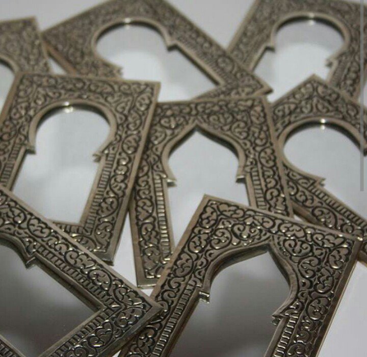 CreateHomeStyle's tweet image. Mirror mirror on the wall.. #interiordesign #interiors #decorate #arabic chsexclusive.com