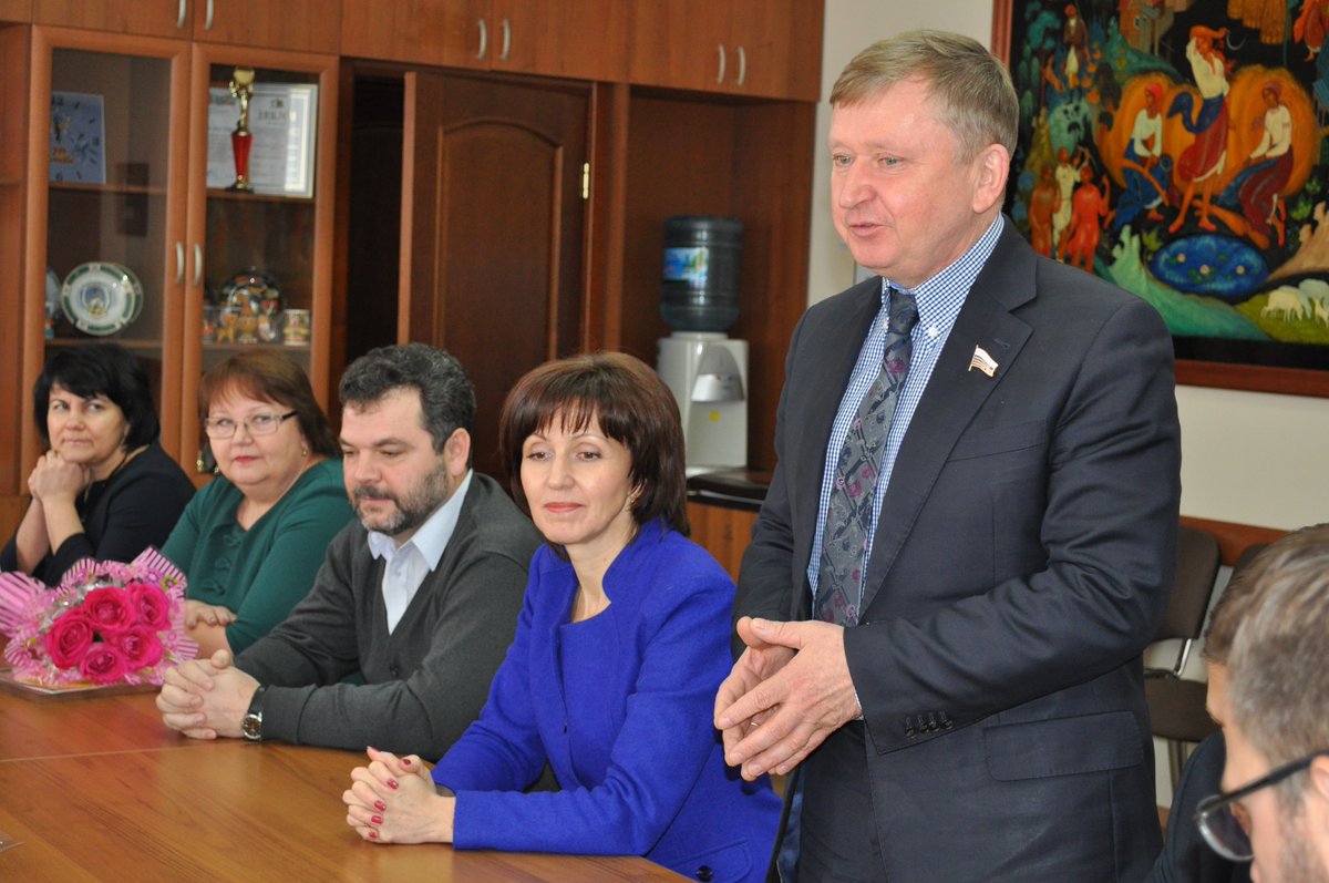 Творческая мастерская"Палешане"приняла поздравления от Заместителя Председателя Ивановской обл.Думы В.С.Гришина и<