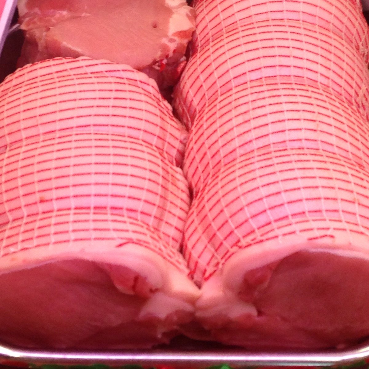 #roast loin of #pork any day of the week! There's nothing like a bit of #crackling! #qualitymeat https://t.co/HXEjSwYevp
