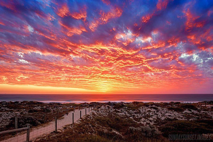 WestAustralia's tweet image. In 2016 we're planning to take time out to watch more stunning ocean sunsets. Care to join us? Pic @sundaysunset_me
