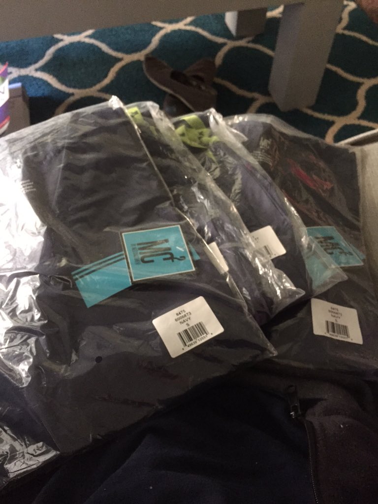kay_grub's tweet photo. When ur scrubs come in 😍🙌🏼 https://t.co/OJVujwznBq