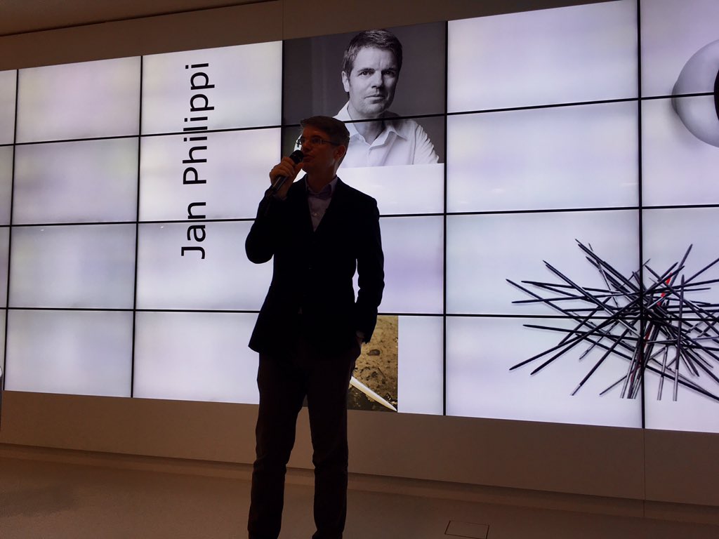 for_bestagers's tweet photo. #JanPhilippi jetzt Vortrag wie man vom #Designer zur Ikone #Unternehmer wird #IFDesignhh jetzt #indhh #designobjekte https://t.co/0N1EMKmTQt