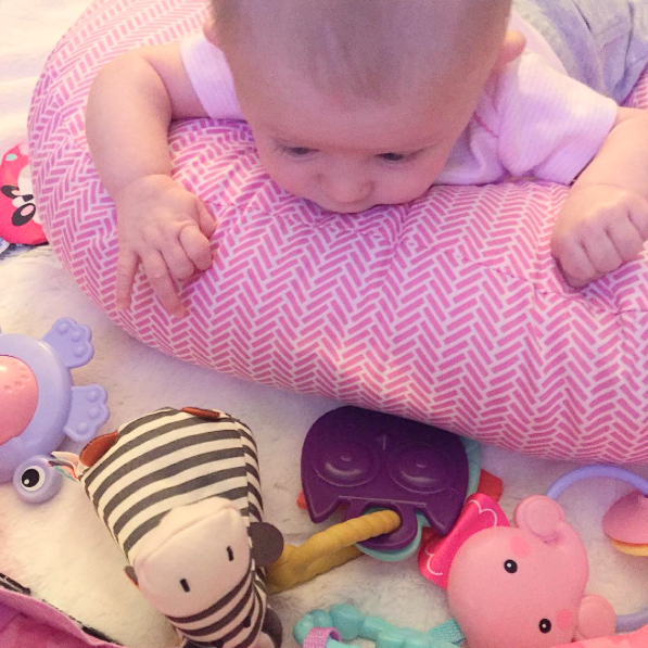 Nursing_Pillow's tweet photo. Tummy time on the Lullaby Pillow!
#motherhood #babylife #breastfeding #tummytime #babygirl @mandamichellew https://t.co/twReGxu9cN