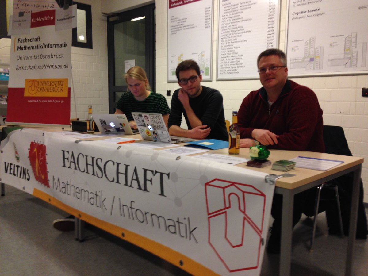 ctreffos's tweet image. Danke an den @okfde , @github und @Fotografiona für den Merch! #codingchaos