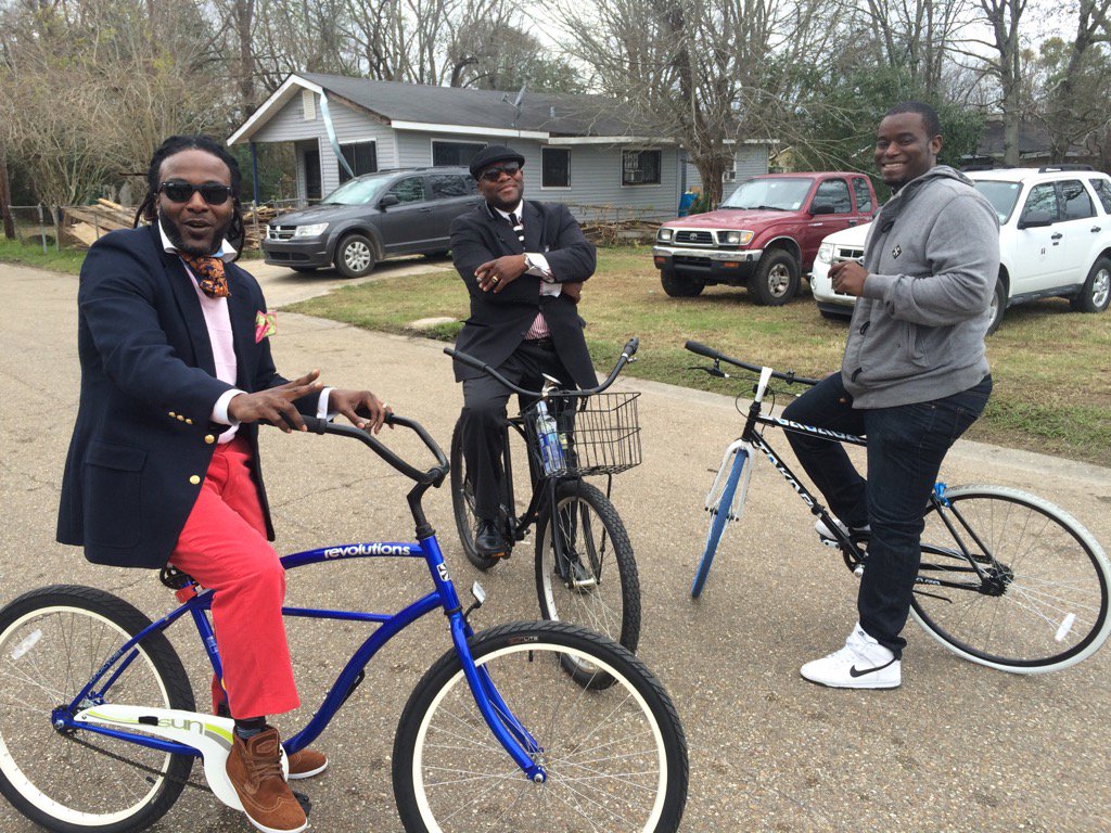 OmarVillafranca's tweet photo. #BatonRouge style https://t.co/PIQylEQPAM