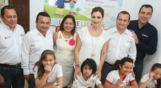 Entrega Sedesol y DIF estatal en Puerto Morelos desayunador escolar cancunmio.com/4255415-entreg…