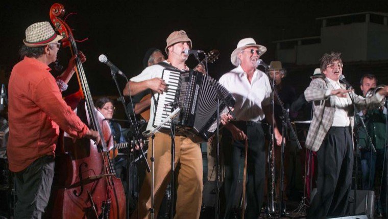 barcelona_cat's tweet photo. El @tradicionarius també et porta #nitsdeball #folk: https://t.co/DGyIIiq6fa #tradicionàrius2016 https://t.co/cnr5Bvv9TN