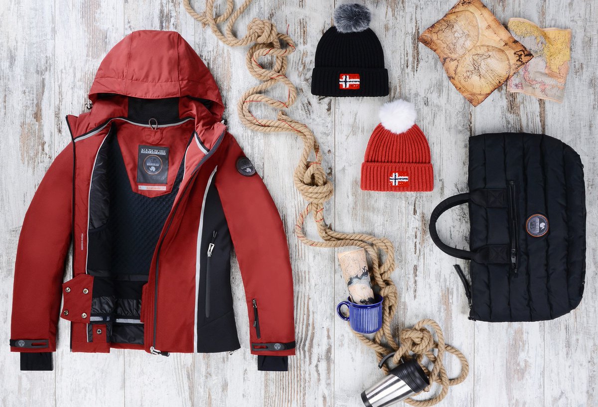 Napapijri's tweet photo. Carve out your piste. Get your slope style down cold. #style #AW2015 Women's Ski collection: https://t.co/cXFxqAcNe7 https://t.co/1gld5PJgPB