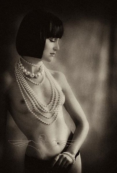 #tbt to 2011, when I had black hair. Photo by @YerburyArt, styling by @FayeYerbury #Portraiture #freethenipple<a href="/tag/tbt"class="tags">#tbt</a><a href="/tag/deco"class="tags"><span>#deco</span></a><a href="/tag/freethenipple"class="tags"><span>#freethenipple</span></a><a href="/tag/portraiture"class="tags"><span>#portraiture</span></a>