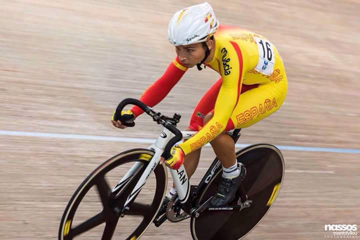 Fund_Benicadell's tweet photo. @julioA24 ya estรก en #HongKong para disputar la tercera manga de la #CopaDelMundo de pista #WorldCupTrack https://t.co/bENREn76KS